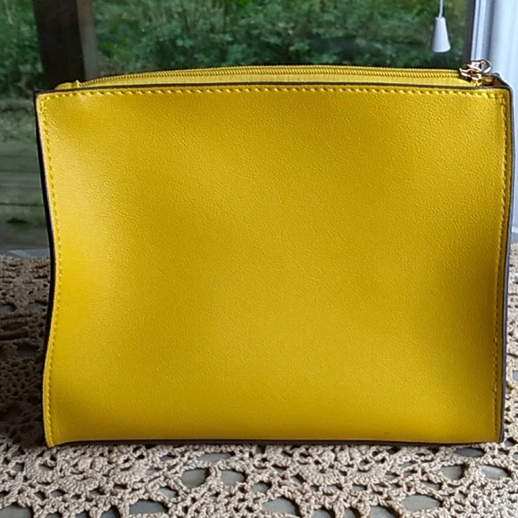 2 Elizabeth Arden Cosmetic Bags - Picture 3 of 9